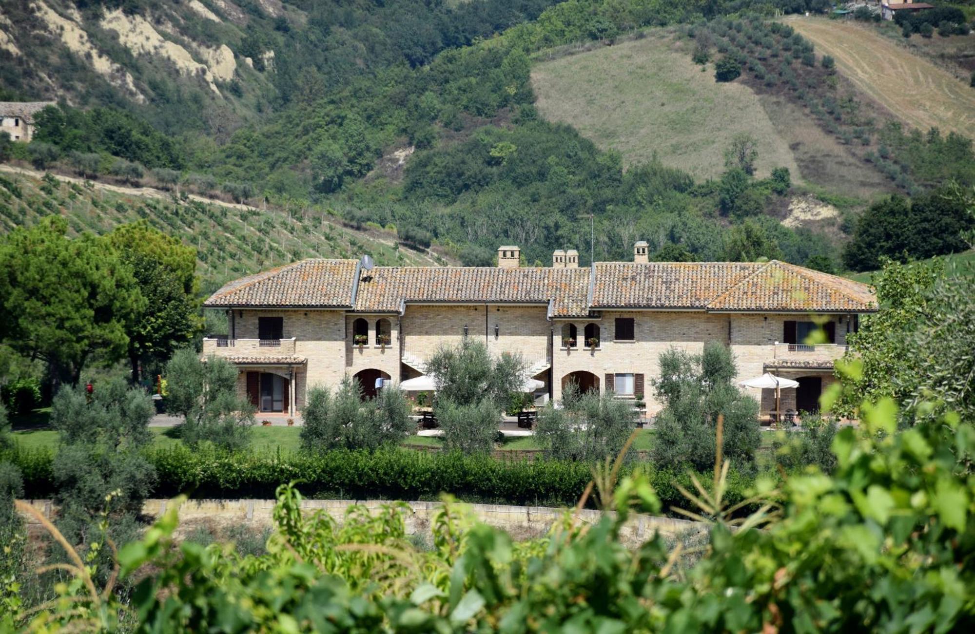 Agriturismo Il Crinale Castorano  Buitenkant foto